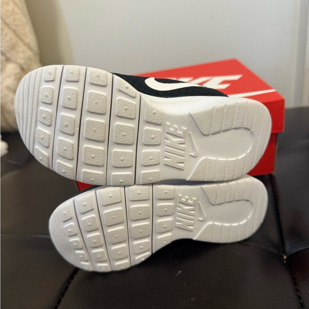 Toddler Nike Shoes size US9C (15cm)